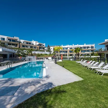 Apartment Newly Built 2 Bdrm Modern Oasis W Gym & Pool