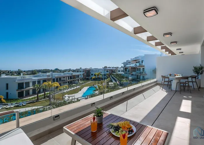 Newly Built 2 Bdrm Modern Oasis W Gym & Pool Appartement