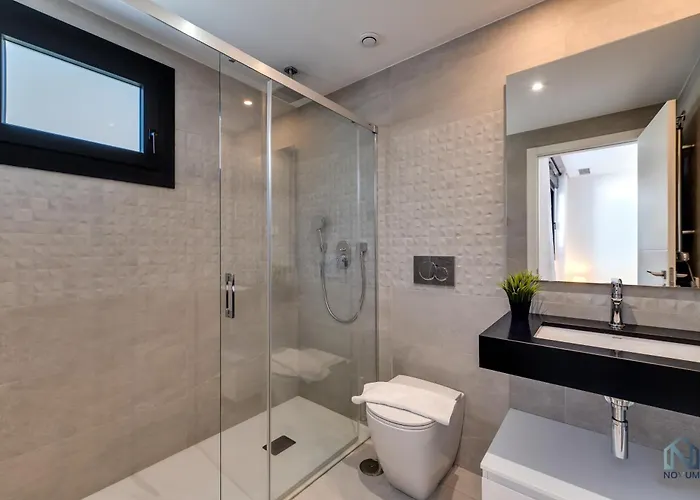 Newly Built 2 Bdrm Modern Oasis W Gym & Pool Appartement