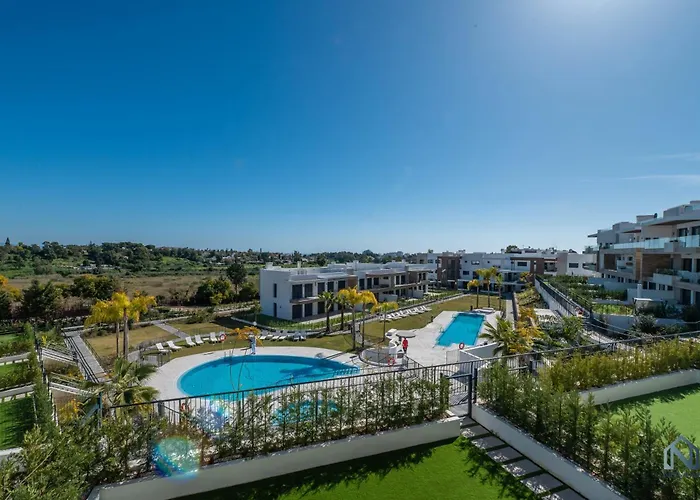 Newly Built 2 Bdrm Modern Oasis W Gym & Pool Appartement *