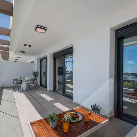 Апартаменти Newly Built 2 Bdrm Modern Oasis W Gym & Pool *