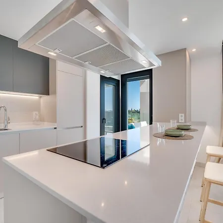 Апартаменти Newly Built 2 Bdrm Modern Oasis W Gym & Pool