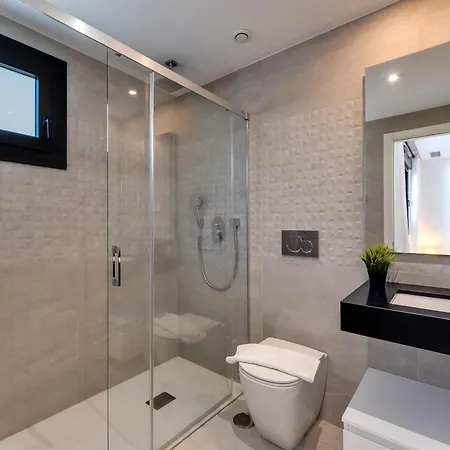 Newly Built 2 Bdrm Modern Oasis W Gym & Pool Апартаменти