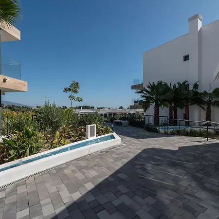 Апартаменти Newly Built 2 Bdrm Modern Oasis W Gym & Pool