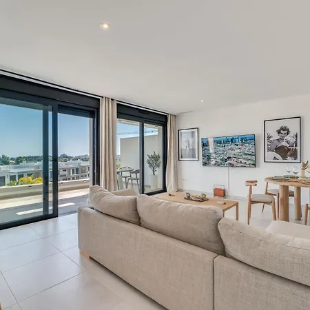 Newly Built 2 Bdrm Modern Oasis W Gym & Pool *