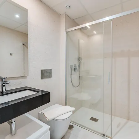 Newly Built 2 Bdrm Modern Oasis W Gym & Pool *