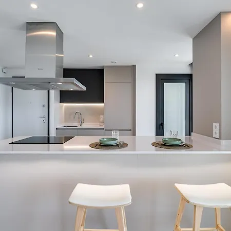 Newly Built 2 Bdrm Modern Oasis W Gym & Pool Естепона