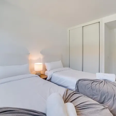 Newly Built 2 Bdrm Modern Oasis W Gym & Pool 아파트 *